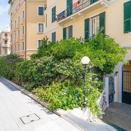 Sea View - 2 Bedrooms Apartment Sanremo