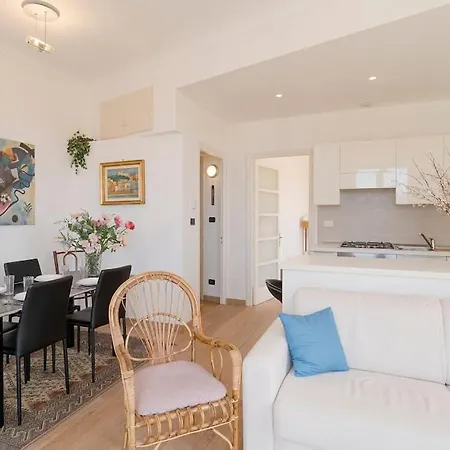 Sea View - 2 Bedrooms Apartment *