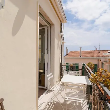 Sea View - 2 Bedrooms *