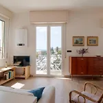 Sea View - 2 Bedrooms Апартаменти
