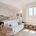 Sea View - 2 Bedrooms *
